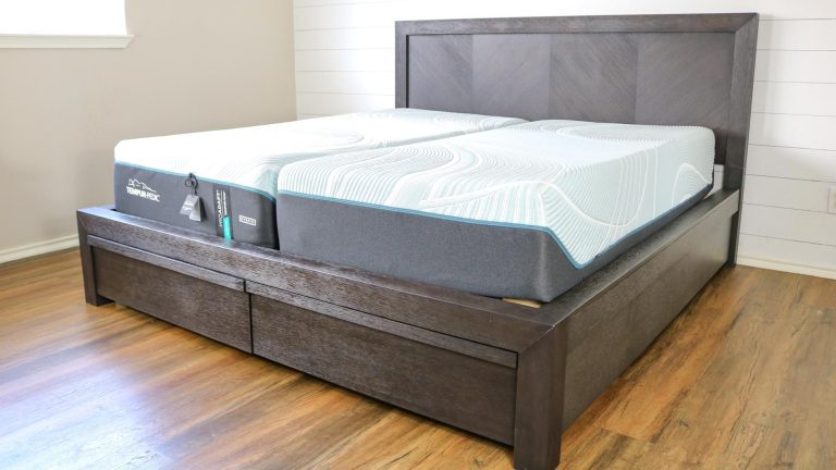 Make a table comparing memory foam vs hybrid mattresses